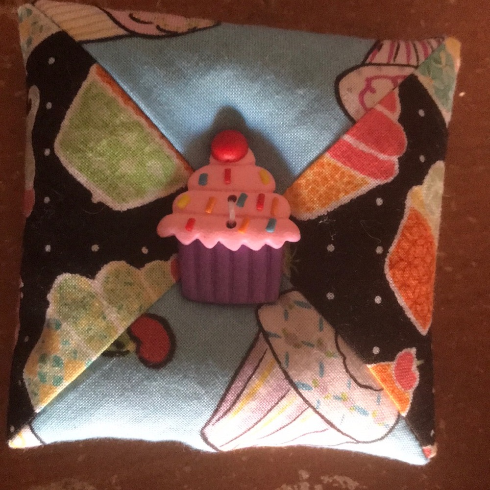 Cupcake pincushion